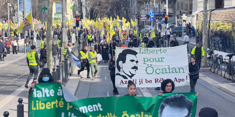 Li Marsîlyayê Kurd û dostên wan li dijî 15’ê Sibatê daketin qadan