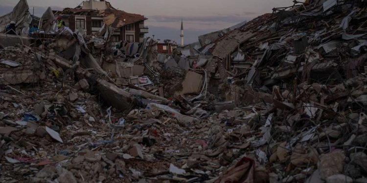 Heya niha 31 hezar û 643 kesan ‘ne ji depremê, bi dewletê’ li Bakurê Kurdistanê û Tirkiyê jiyana xwe ji dest dan