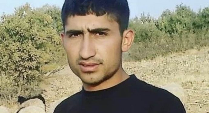 Ciwanê ku bo mexdûrên erdhejê alîkarî dibir di qezayê de jiyana xwe ji dest da