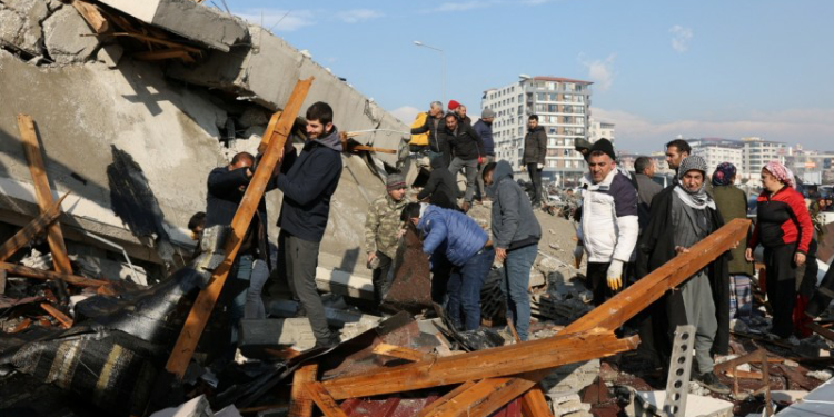 Tîmên lêgerîn û rizgarkirinê yên ji çar aliyê cîhanê ji bo alîkariyê li Tirkiyê ne