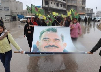 Jinên ciwan li dijî tecrîdê li Kobanê meşiyan