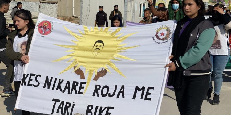 Meşa dirêj a ciwanên Êzidxanê û Jinên Ciwan ên Şengal ya dijî Komploya 15’ê Sibatê destpê kir