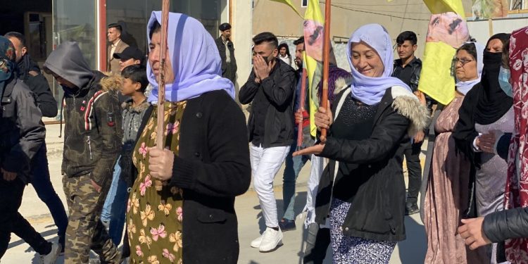 Meşa dirêj a ciwanên Êzidxanê û Jinên Ciwan ên Şengal ya dijî Komploya 15’ê Sibatê destpê kir