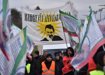 Ciwan û jinên ciwan di roja duyem a Meşa Dirêj de gihiştin Stûttgartê