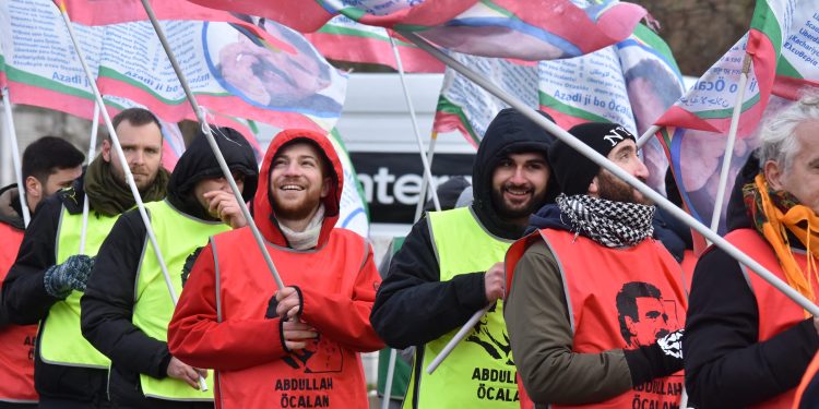 Ciwan û jinên ciwan di roja duyem a Meşa Dirêj de gihiştin Stûttgartê