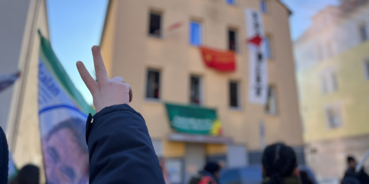 Ciwan û jinên ciwan li Elmanyayê îro nêzî 18 kîlometreyî bimeşin