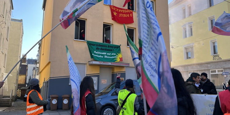 Ciwan û jinên ciwan li Elmanyayê îro nêzî 18 kîlometreyî bimeşin