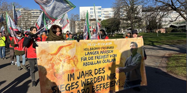 Ciwan û jinên ciwan li Elmanyayê îro nêzî 18 kîlometreyî bimeşin