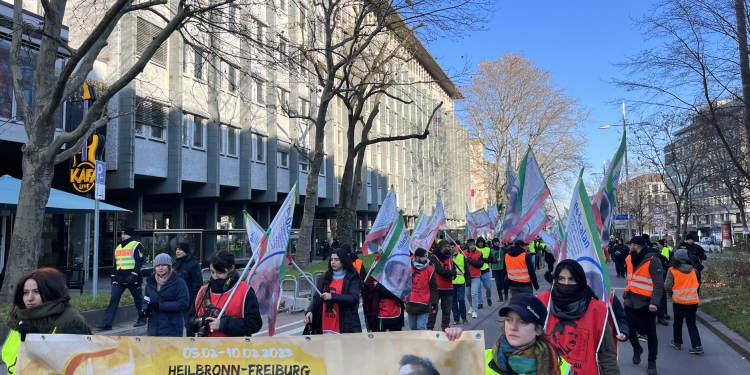 Ciwan û jinên ciwan li Elmanyayê îro nêzî 18 kîlometreyî bimeşin