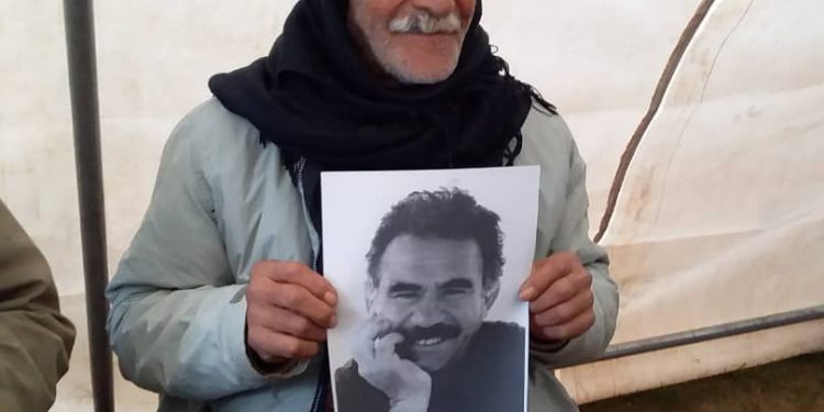 Ciwan û Jinên Ciwan ên Şehbayê li Babinîs ji bo azadiya Rêber APO ya fîzîkî îmze kom kir