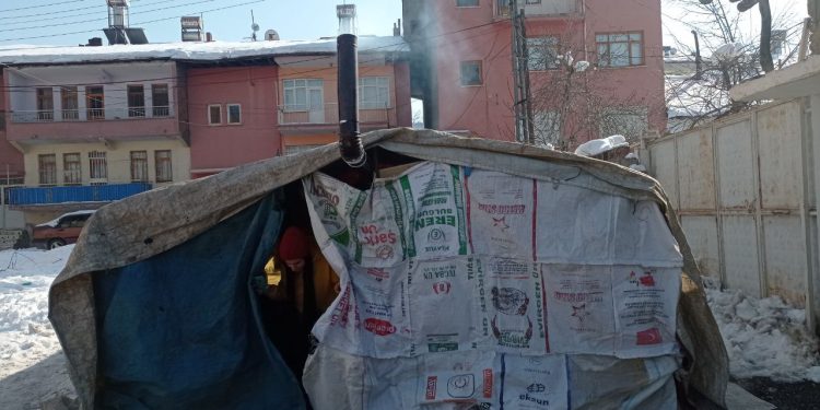 Ciwan hewl didin birînên gelê xwe derman bikin