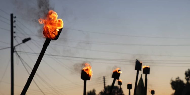 Dehan ciwan û jinên ciwan li Dirbesiyê komplo şermerzar kir