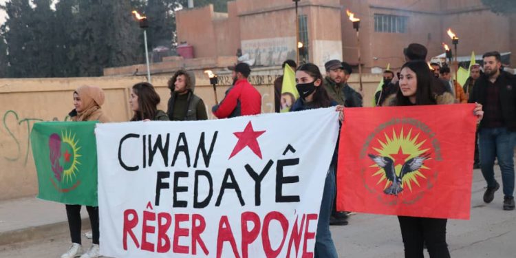 Dehan ciwan û jinên ciwan li Dirbesiyê komplo şermerzar kir