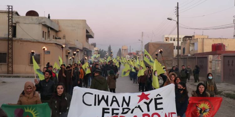 Dehan ciwan û jinên ciwan li Dirbesiyê komplo şermerzar kir