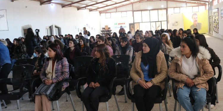 Yekemîn konferensa Yekîtiya jinên ciwan ji bo Rêber APO hat li darxistin