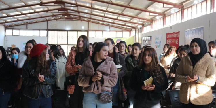 Yekemîn konferensa Yekîtiya jinên ciwan ji bo Rêber APO hat li darxistin