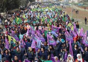 Jinên Efrîn û Şehbayê ji bo 8’ê Adarê meşiyan