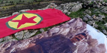 Bi boneya hatina cejna newrozê ciwanên şoreşger li Minbicê meşiyan