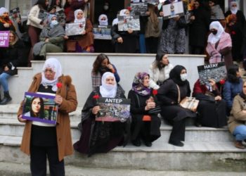 Deklerasyona jinên der barê 8’ê Adarê li Stenbole polîsan û pergala faşîst nahîşt