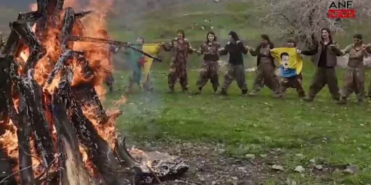 Gerîlayan li Xakurkê Newroz pîroz kirin