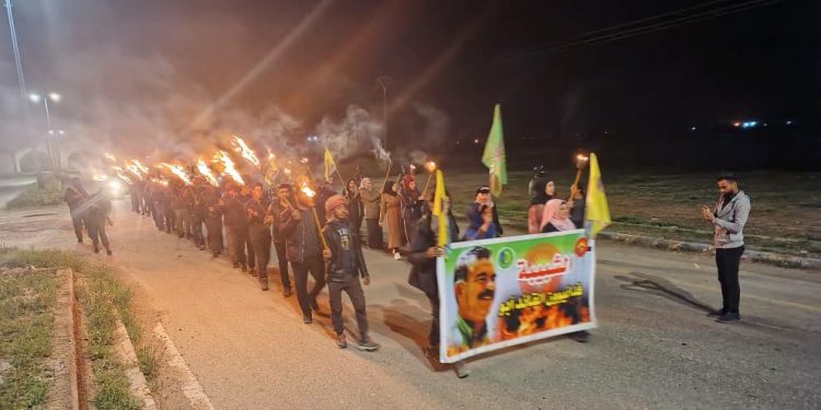 Ciwanên û jinên ciwan Dêrazorê bi meşekê şehîdên Hefteya Lehengiyê bi bîr anî