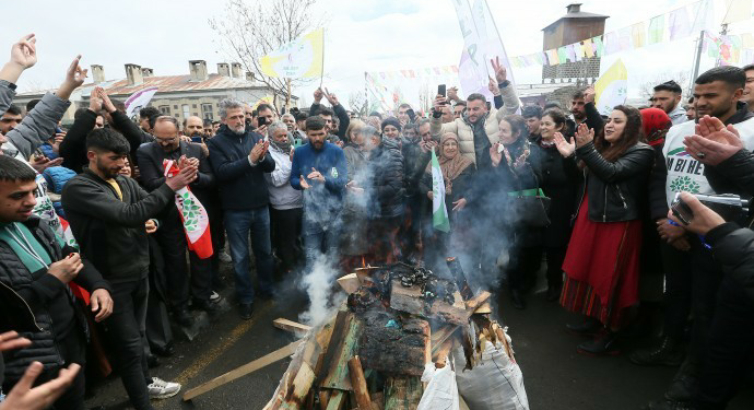 Cejna Newrozê li 7 bajarên cuda yên Bakurê Kurdistanê
