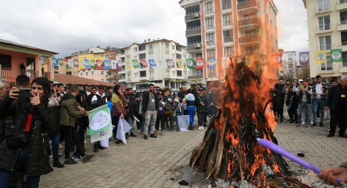 Cejna Newrozê li 7 bajarên cuda yên Bakurê Kurdistanê