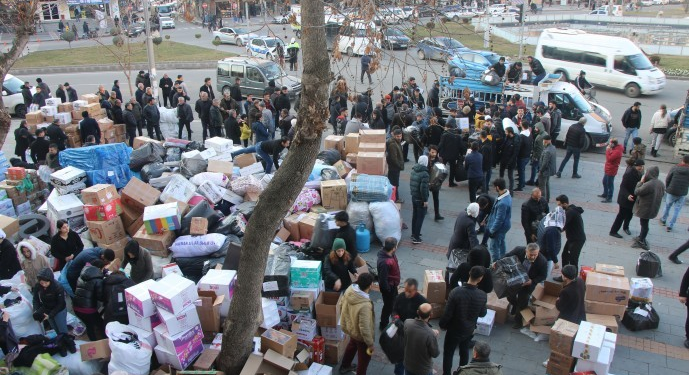 Ji ciwanên HDP’ê ji bo mexdurên erdhejê paketên Ramazanê