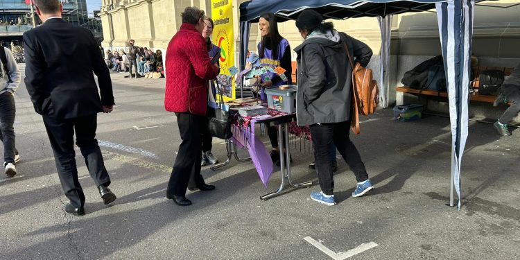 TekoJIN li Bernê standekê ji bo “Jin Jiyan Azadî – Serbixe Azadî” vekir
