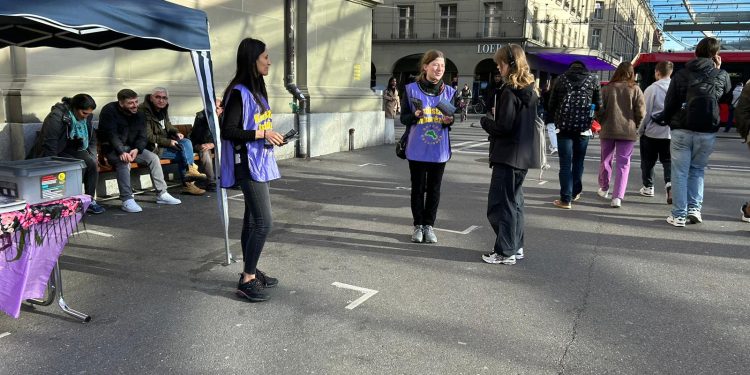 TekoJIN li Bernê standekê ji bo “Jin Jiyan Azadî – Serbixe Azadî” vekir