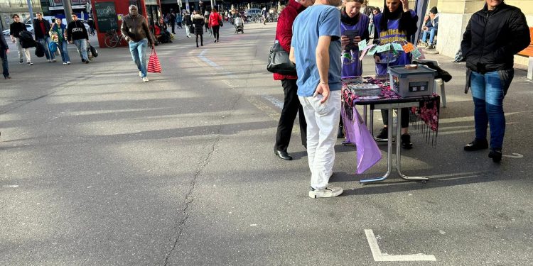 TekoJIN li Bernê standekê ji bo “Jin Jiyan Azadî – Serbixe Azadî” vekir