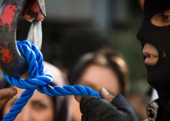 Rejîma Îranê 7 girtiyên kurd darve kir