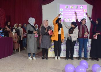 Pêşbirka jinên ciwan ya helbest û çirokan li Minbic