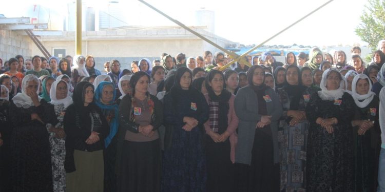 Bi merasimeke Şehîd Yaşar, Şevger û Arjîn li Mexmûr hatin bi bîr anîn