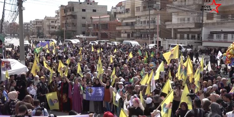 li Qamişlo Bi drûşmeya ”Jin Jiyan Azadî” jibo 8ê adarê meş hat lidar xistin