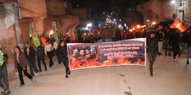 Ciwan û jinên ciwan li Helebê bi meşekê komkujiyê Cindirêsê şermezar kirin