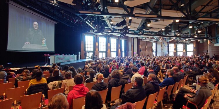 Dûran Kalkan bêşdarvanên konferansa  ‘Rabûna li ber modernîteya kapîtalîst’ silav kir