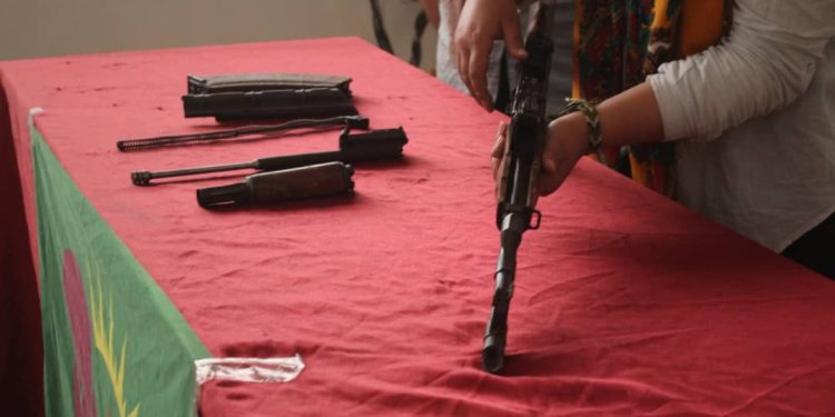 Jinên ciwan li Hesekê ji bo parastina rewa perwerde lidar xist