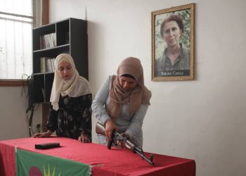 Jinên ciwan li Hesekê ji bo parastina rewa perwerde lidar xist