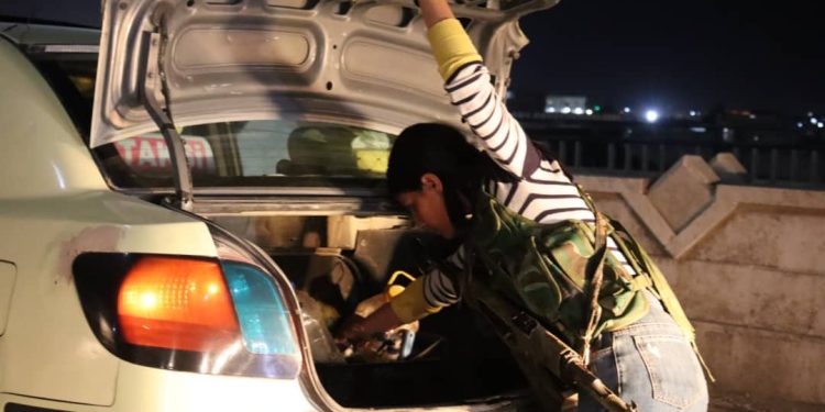 Jinên ciwan ên Hesekê ewlekariya xwe dikin