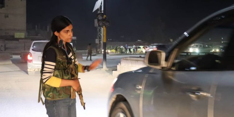 Jinên ciwan ên Hesekê ewlekariya xwe dikin