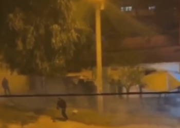 Li Qoserê polîsên faşîst êrîş kirin, ciwanan bersiv da