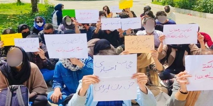 Rewşa Îranê xirab e, melalî bi hîcabê difikire