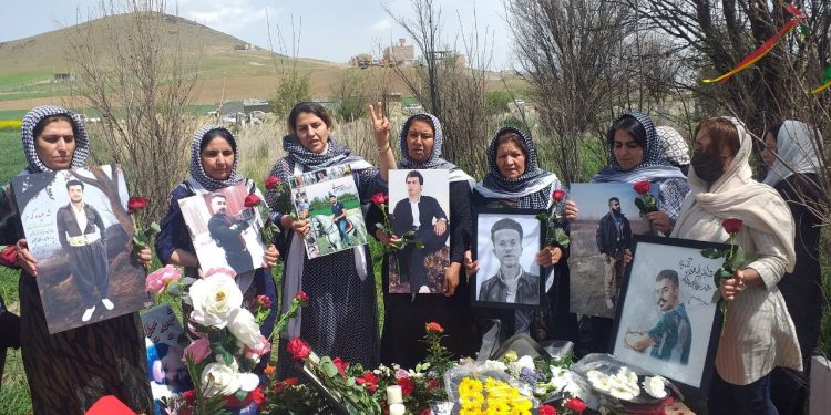 Bi sedan kes li Rojhilat berê xwe dan gorên Şehîdên Serhildana ‘Jin Jiyan Azadî’