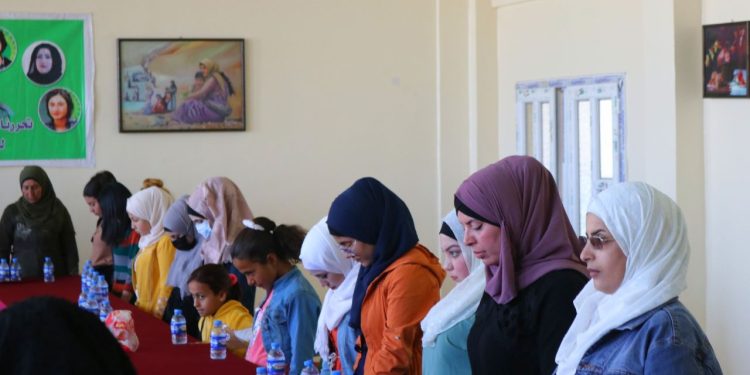 Jinên Ciwan li Tebqayê panelek li ser girîngiya parastina jîngehê dar xist