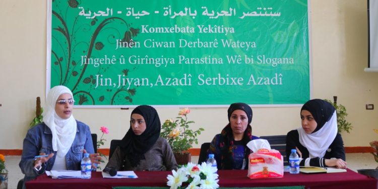 Jinên Ciwan li Tebqayê panelek li ser girîngiya parastina jîngehê dar xist