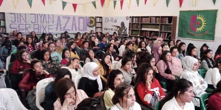 Jinên Ciwan li Şehbayê li ser ‘Jin Jiyan Azadî Serbixe Azadî’ panel li dar xist