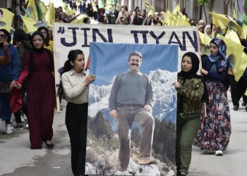 Yekîtiya Jinên Ciwan li Helebê ji bo azadiya fizîkî ya Rêber Apo çalaki lidar xist