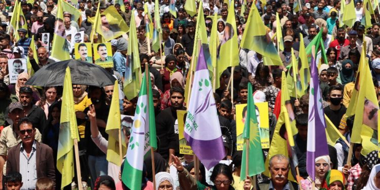 Li Qamişloyê bi deh hezaran kes ji bo Rêber Apo û Çepên Kesk hatin ba hev – NÛ DIBE