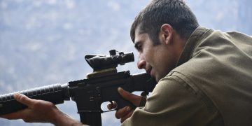 Êrîşên dagirkeran dewam dikin, gerîla xwe diparêzin